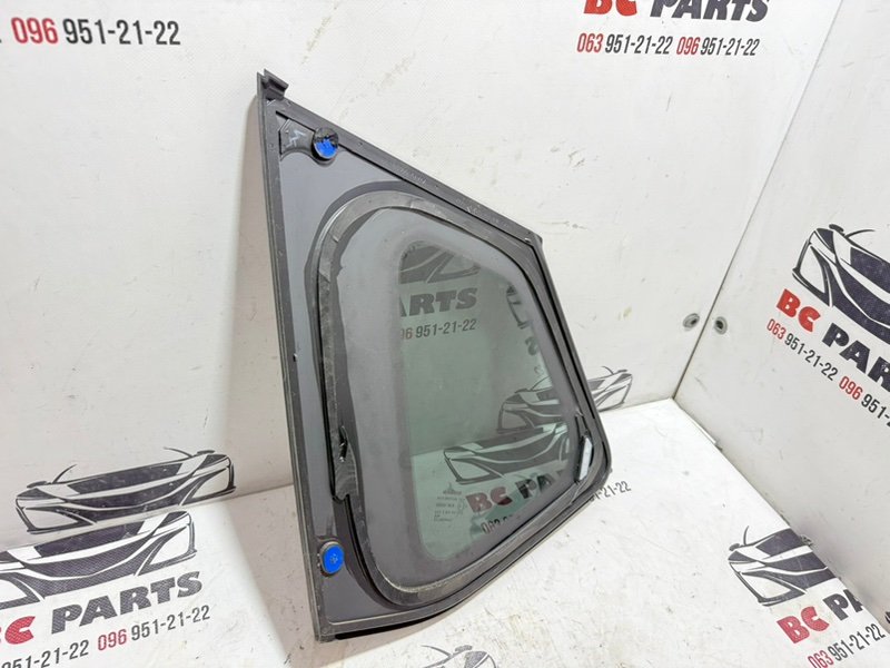 Форточка кузова задняя правая Rogue 2021 T33 2.5