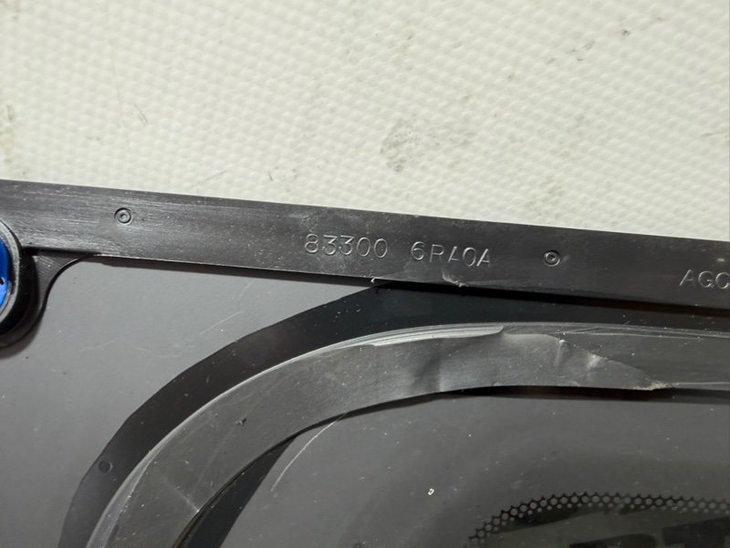 Форточка кузова задняя правая Rogue 2021 T33 2.5