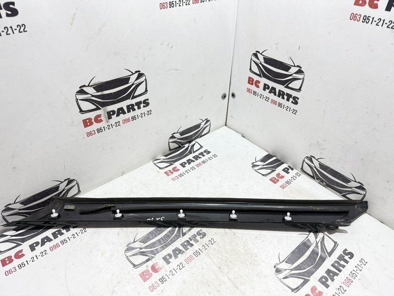 Накладка стойки лобового стекла левая Rogue 2021 T33 2.5 Накладка стойки лобового стекла левая Rogue 2021 T33 2.5