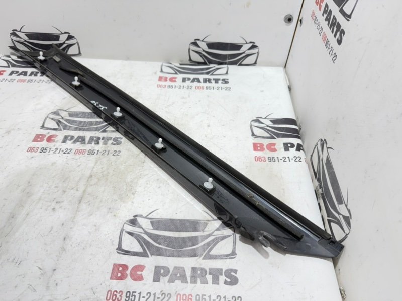 Накладка стойки лобового стекла левая Rogue 2021 T33 2.5 Накладка стойки лобового стекла левая Rogue 2021 T33 2.5