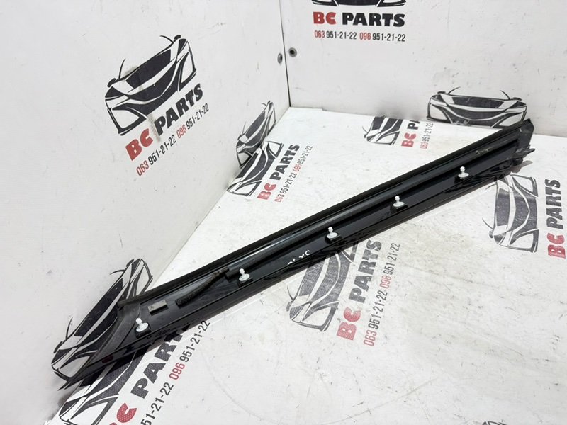 Накладка стойки лобового стекла левая Rogue 2021 T33 2.5 Накладка стойки лобового стекла левая Rogue 2021 T33 2.5