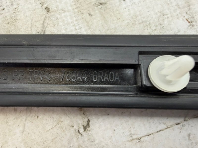 Молдинг крыла задний правый Rogue 2021 T33 2.5