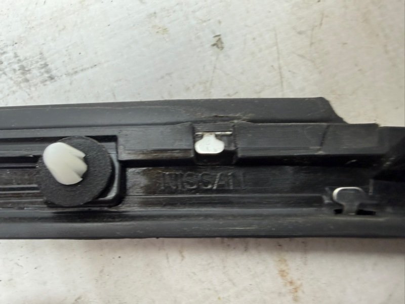 Молдинг крыла задний правый Rogue 2021 T33 2.5