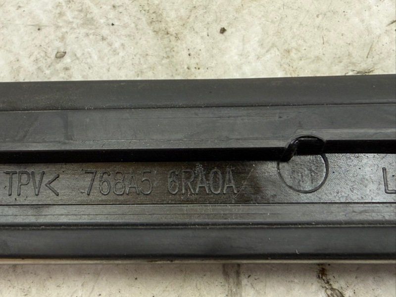 Молдинг крыла задний левый Rogue 2021 T33 2.5 Молдинг крыла задний левый Rogue 2021 T33 2.5