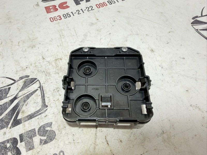 Кронштейн датчика слепой зоны задний правый Nissan Kicks 2021 1.6 284524af0d Б/У