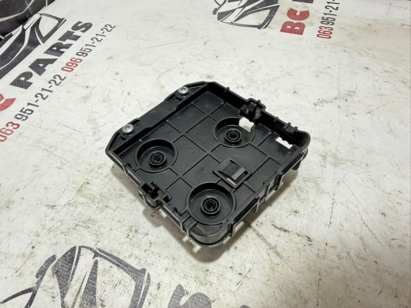 Кронштейн датчика слепой зоны задний правый Nissan Kicks 1.6