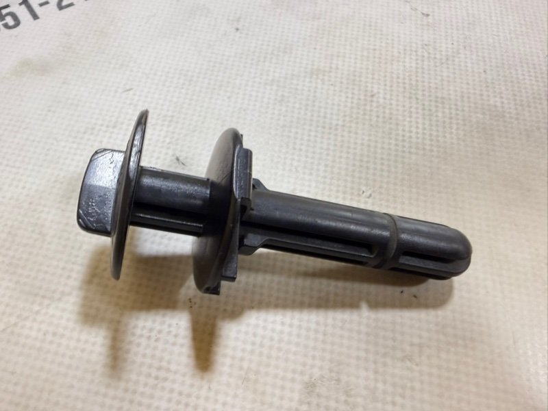 Крепление радиатора левое Nissan Kicks 2021 1.6 39788-5RB0B Б/У