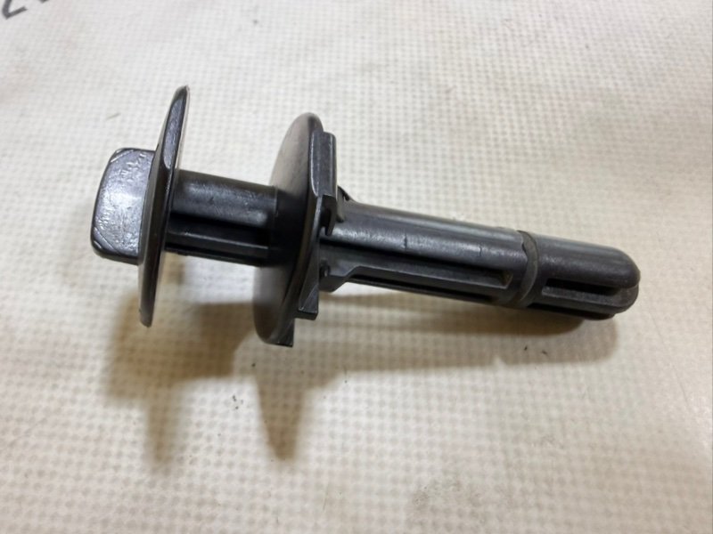 Крепление радиатора левое Nissan Kicks 1.6