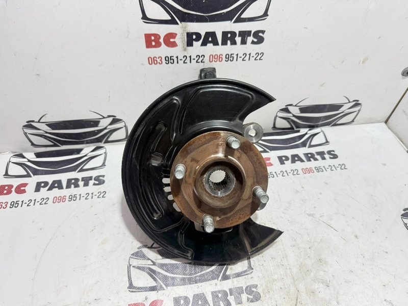 Кулак поворотный передний правый Kicks 2021 1.6