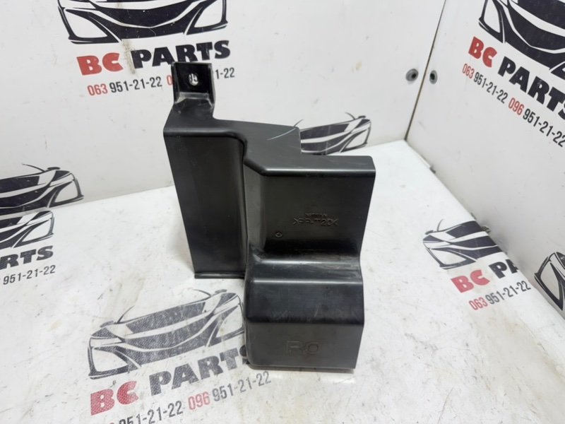 Дефлектор радиатора правый Nissan Kicks 1.6