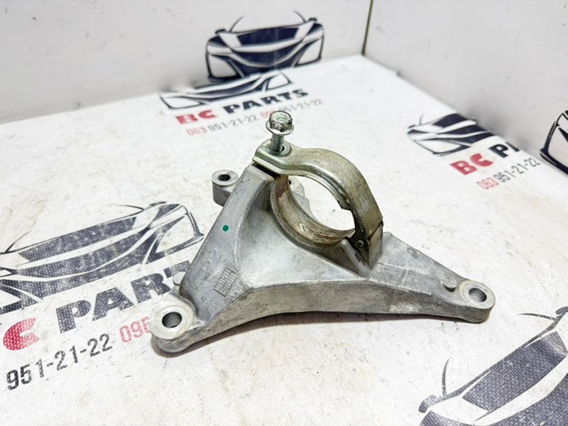 Кронштейн полуоси передний правый Nissan Rogue 2021 T33 2.5 39780-6RA0A Б/У