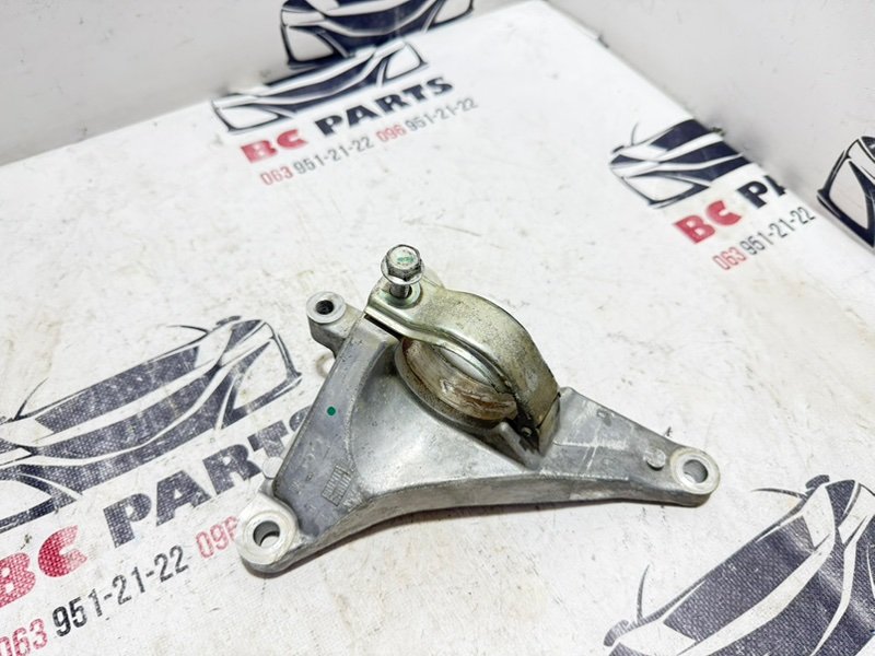 Кронштейн полуоси передний правый Rogue 2021 T33 2.5