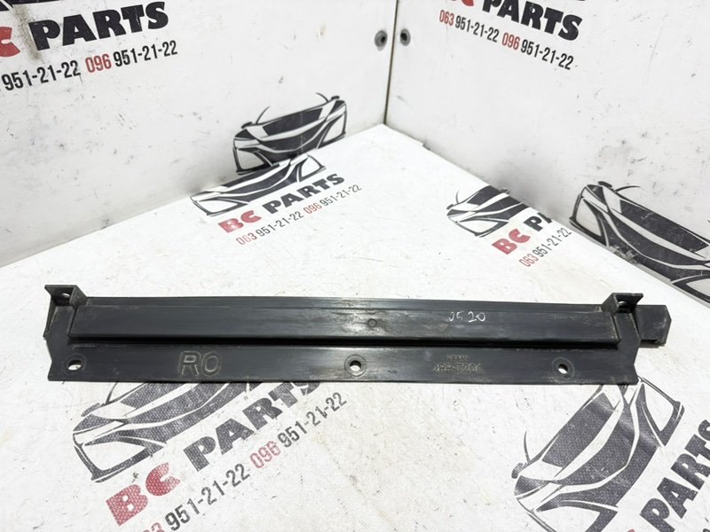 Дефлектор радиатора Nissan Kicks 2021 1.6 92183-5R00A Б/У