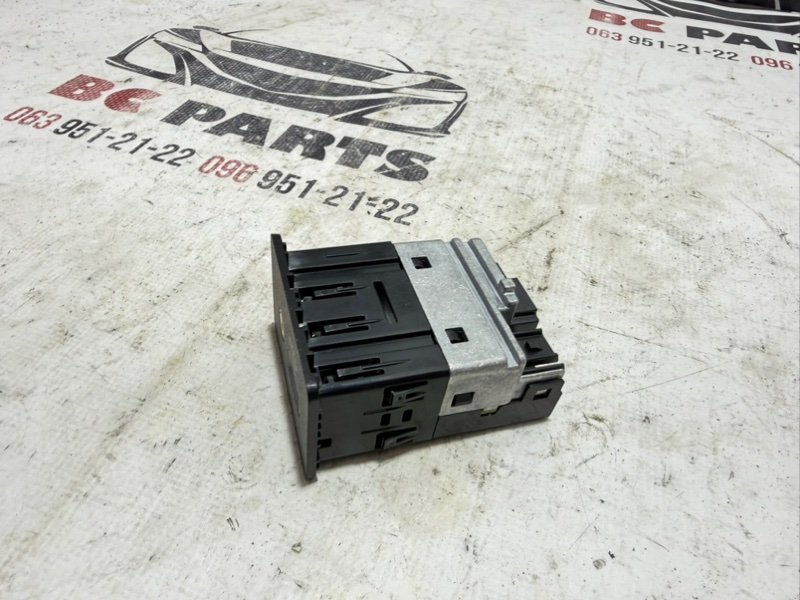 USB разъем Kicks 2021 1.6