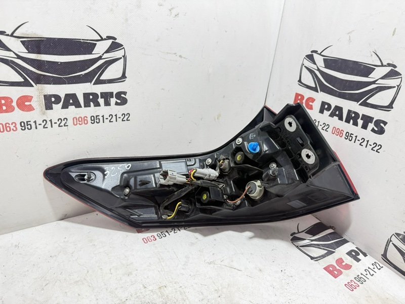 Фонарь наружный (в крыло) задний правый Rogue 2021 T33 2.5 Фонарь наружный (в крыло) задний правый Rogue 2021 T33 2.5