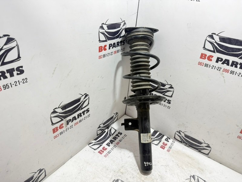 Стойка подвески передняя левая Nissan Rogue T33 2.5