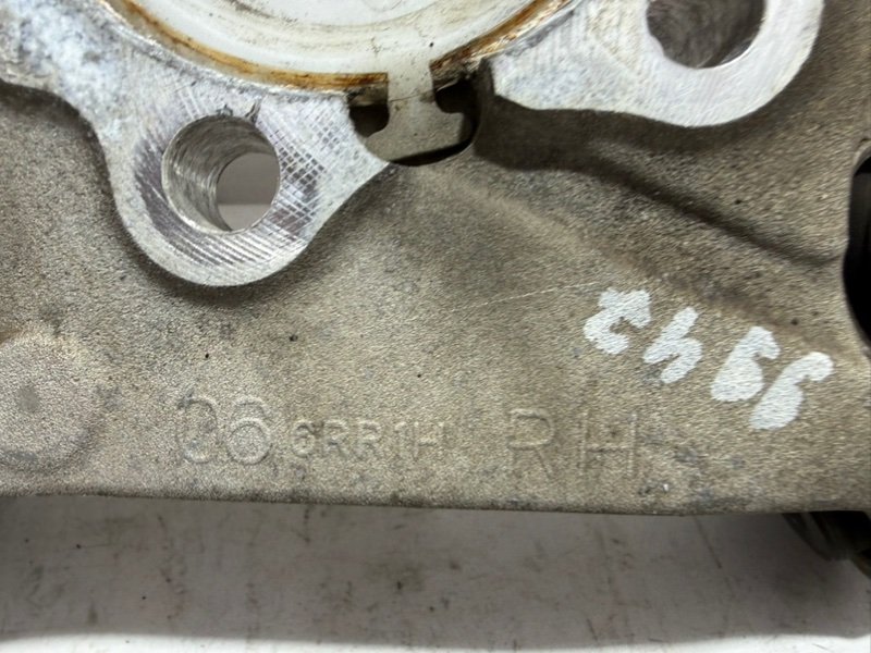 Цапфа задняя правая Rogue 2021 T33 2.5 Цапфа задняя правая Rogue 2021 T33 2.5