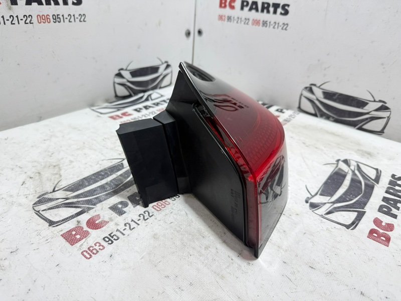 Фонарь наружный (в крыло) правый Rogue 2021 T33 2.5