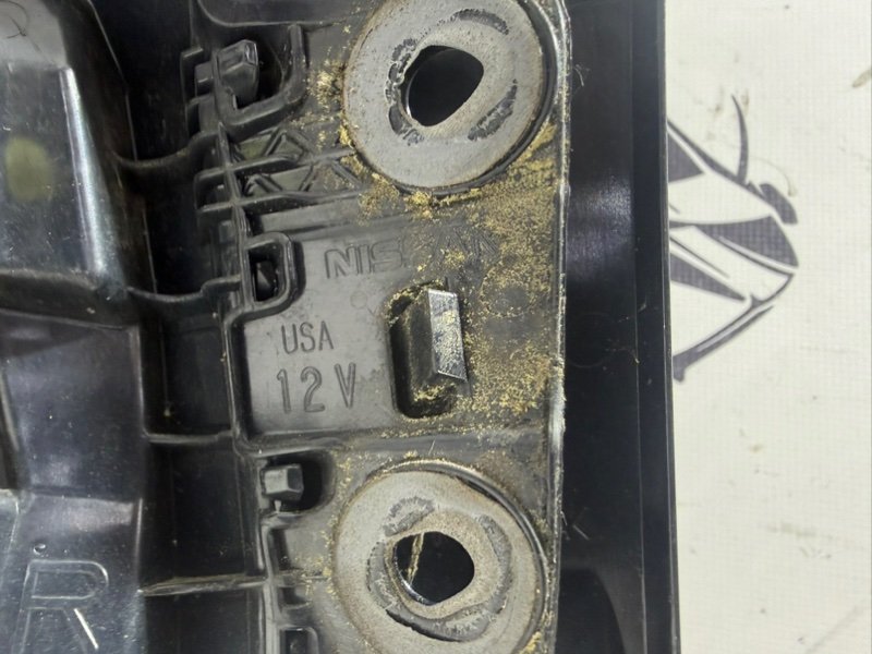 Фонарь наружный (в крыло) правый Rogue 2021 T33 2.5