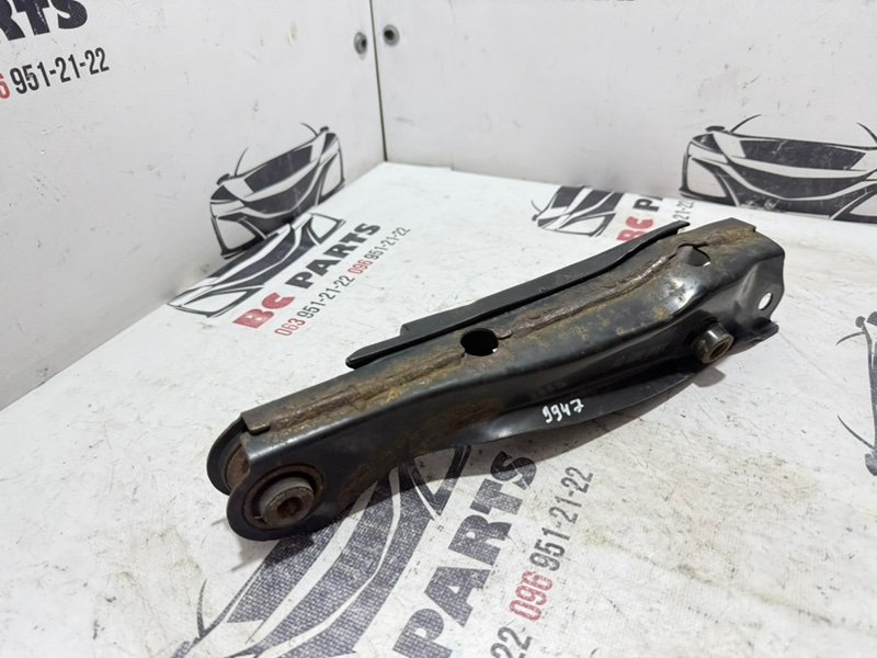 Рычаг подвески задний левый Nissan Rogue T33 2.5