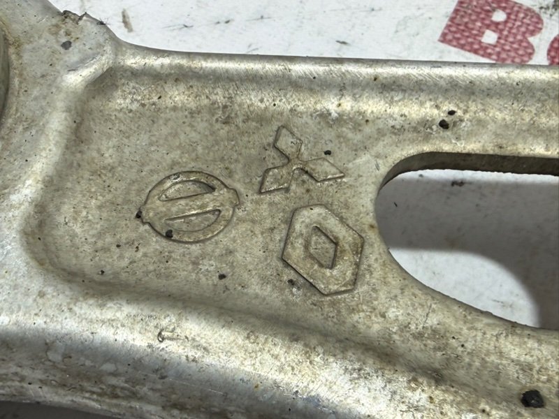 Рычаг подвески нижний передний правый Rogue 2021 T33 2.5