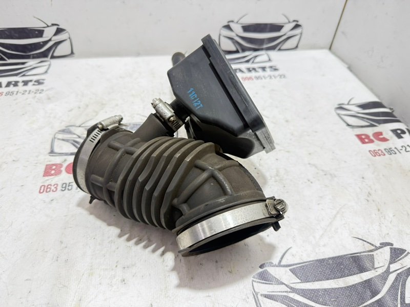 Патрубок воздушного фильтра Nissan Rogue 2021 T33 2.5 16576-6RA0A Б/У