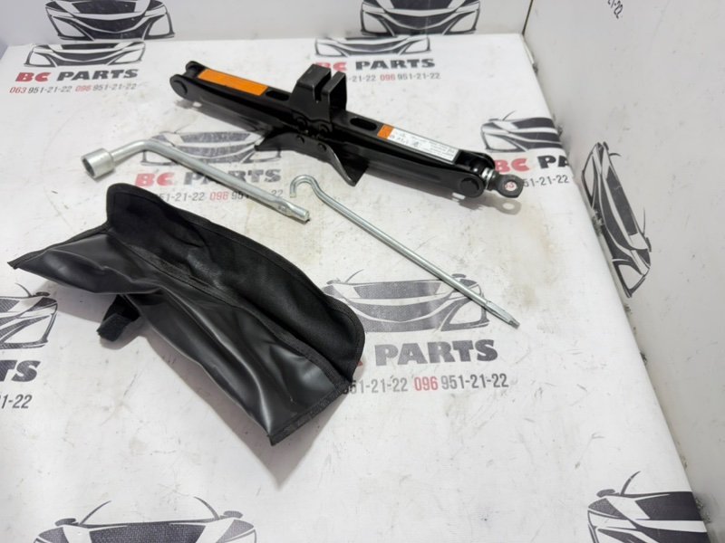 Домкрат Nissan Rogue T33 2.5