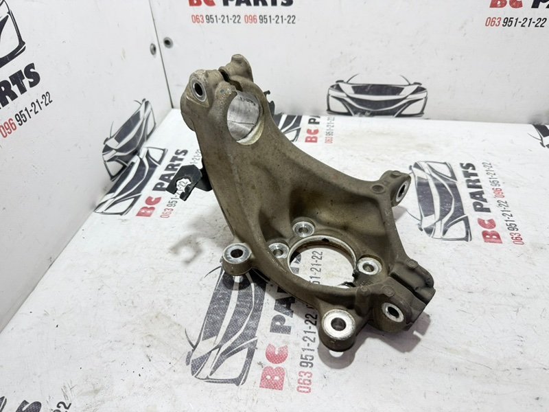 Кулак поворотный передний правый Rogue 2021 T33 2.5