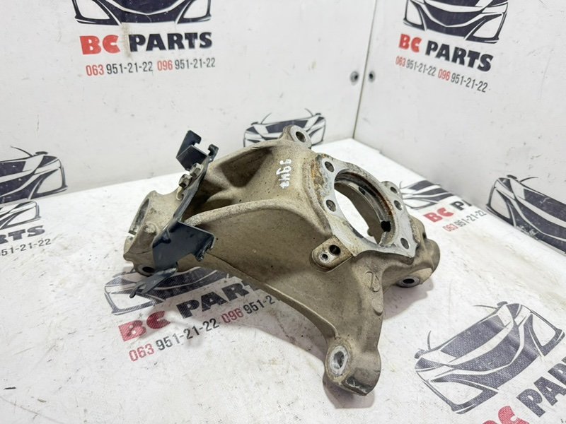 Кулак поворотный передний правый Rogue 2021 T33 2.5