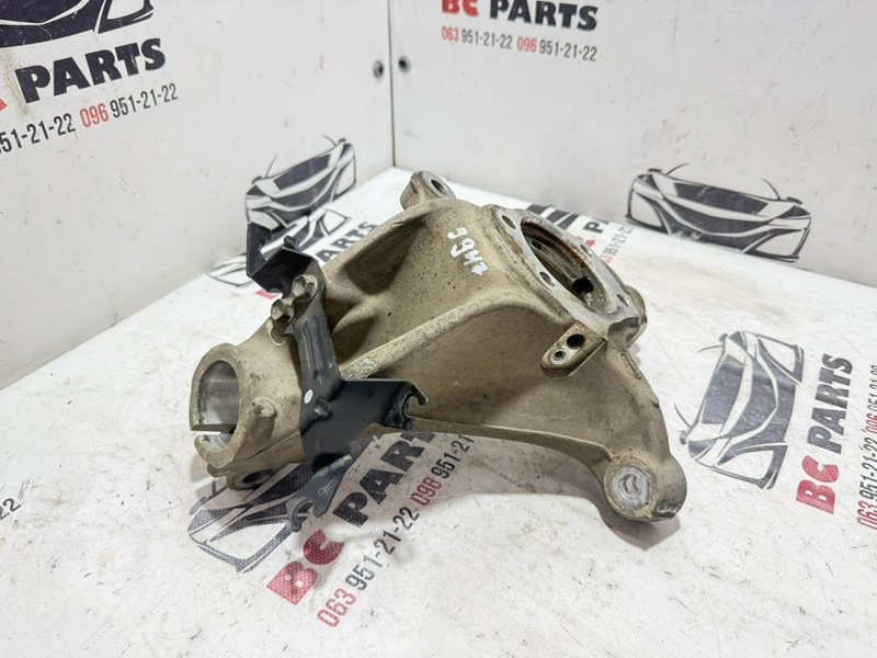 Кулак поворотный передний правый Rogue 2021 T33 2.5