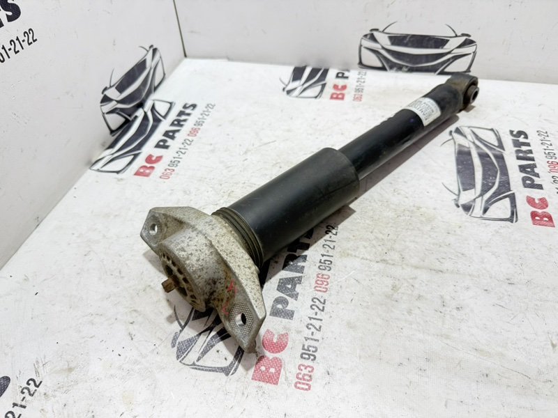 Амортизатор подвески задний Nissan Rogue T33 2.5