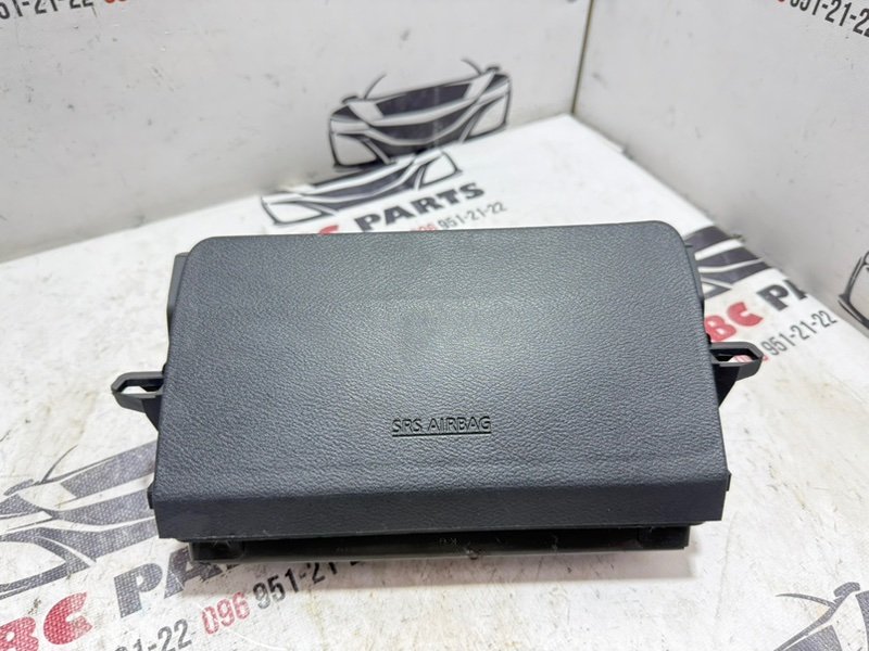 Запчасть подушка безопасности в колени передняя левая Nissan Rogue 2021 T33 2.5 985R0-6RR8A Б/У Подушка безопасности в колени передняя левая Nissan Rogue 2021 T33 2.5 985R0-6RR8A Б/У