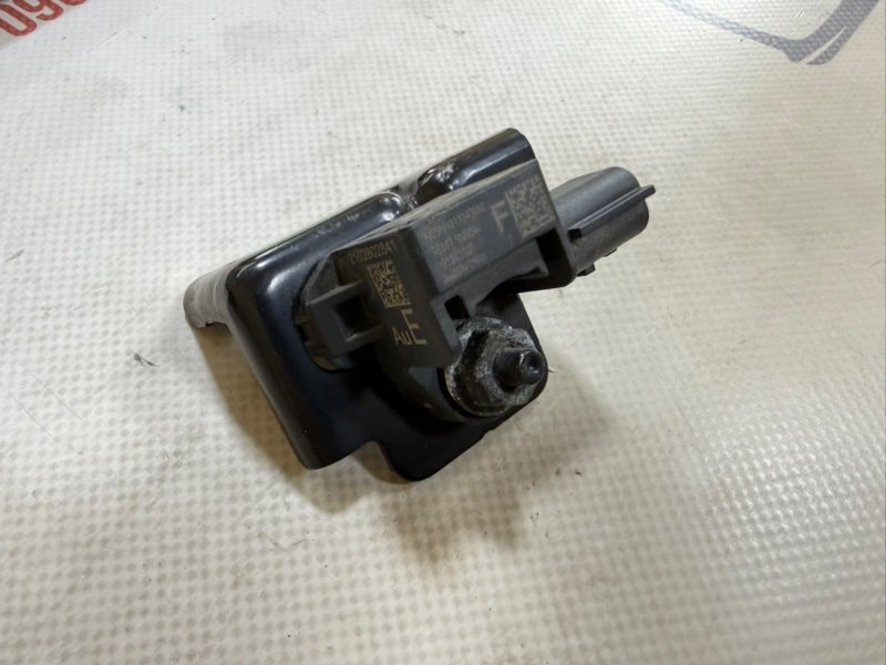 Датчик удара передний Rogue 2021 T33 2.5