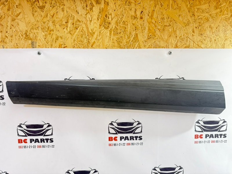 Накладка двери передняя левая Nissan Rogue 2021 T33 2.5 808716rr0a Б/У
