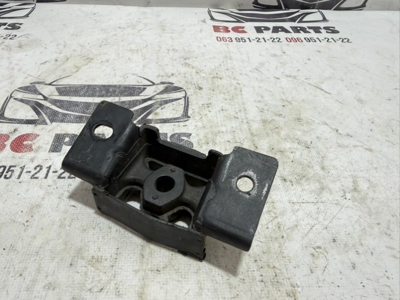 Подушка глушителя Rogue 2021 T33 2.5 Подушка глушителя Rogue 2021 T33 2.5