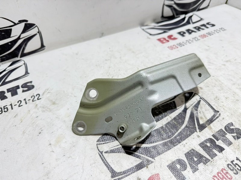 Кронштейн крыла передний правый Rogue 2021 T33 2.5