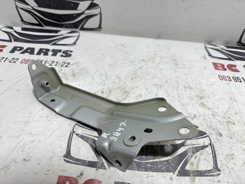 Кронштейн крыла передний правый Rogue 2021 T33 2.5