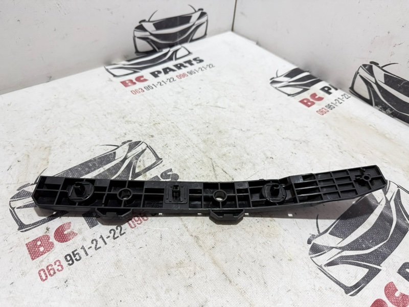 Направляющая бампера задняя левая Rogue 2021 T33 2.5 Направляющая бампера задняя левая Rogue 2021 T33 2.5