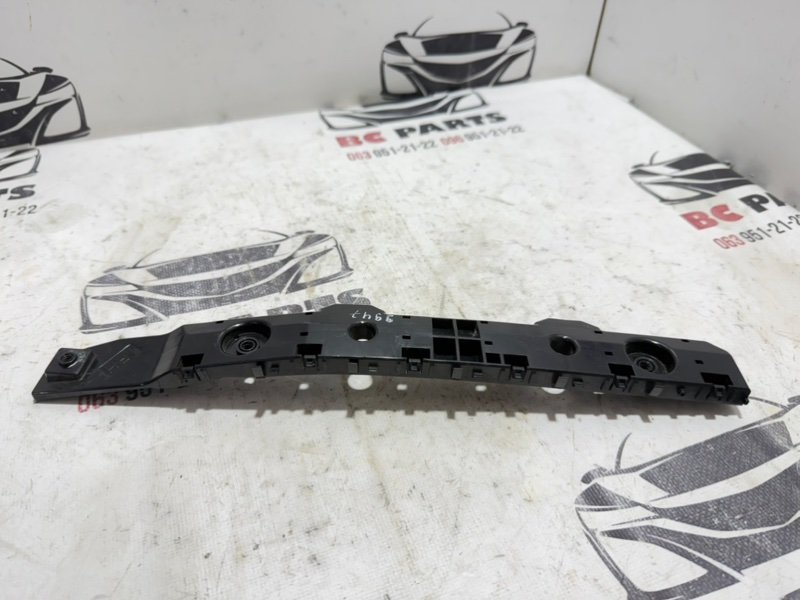 Направляющая бампера задняя правая Rogue 2021 T33 2.5 Направляющая бампера задняя правая Rogue 2021 T33 2.5