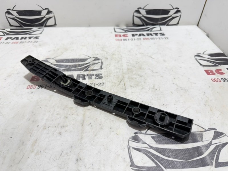 Направляющая бампера задняя правая Rogue 2021 T33 2.5 Направляющая бампера задняя правая Rogue 2021 T33 2.5