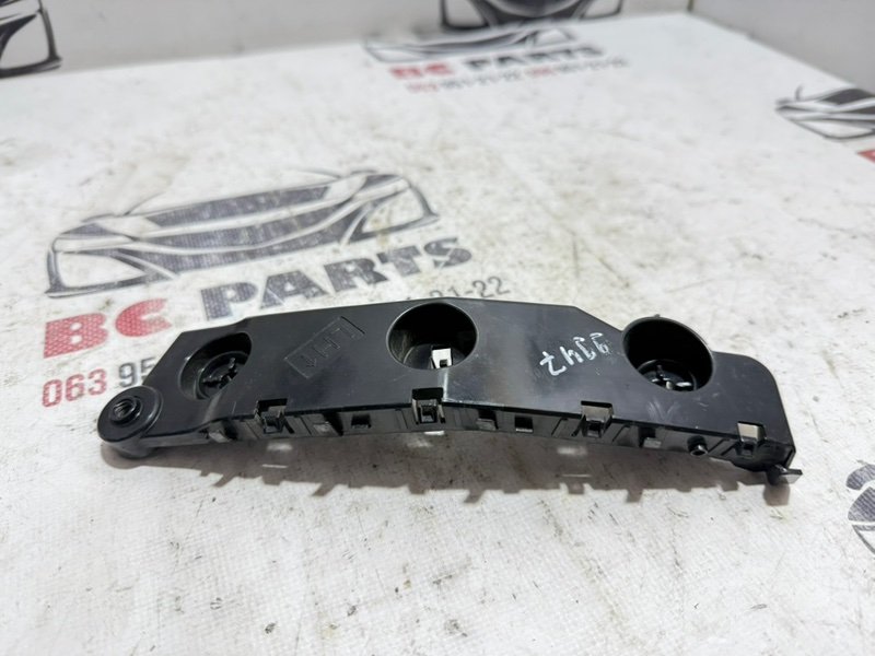 Направляющая бампера передняя левая Rogue 2021 T33 2.5