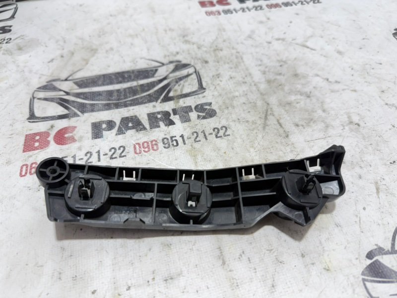 Направляющая бампера передняя левая Rogue 2021 T33 2.5