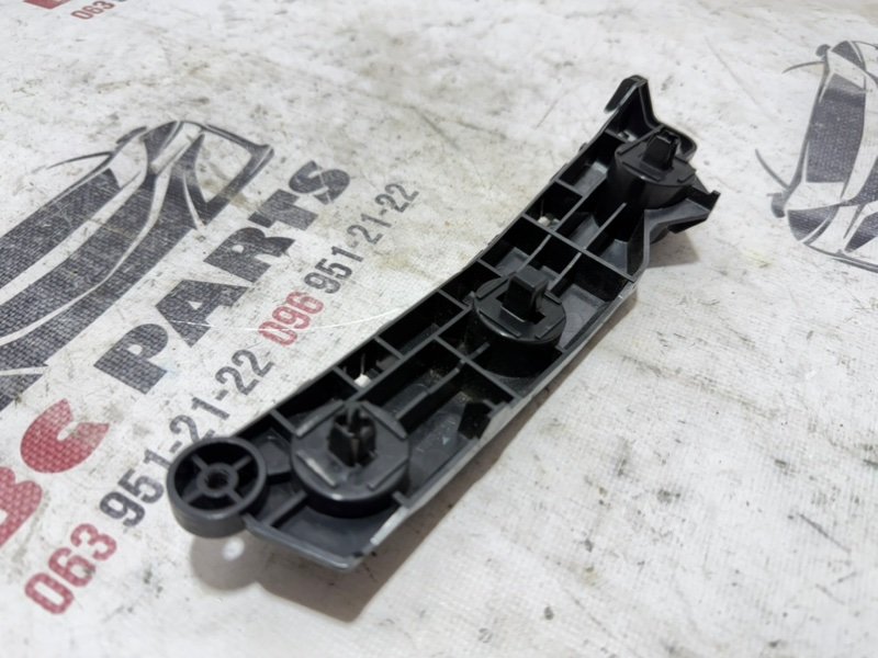 Направляющая бампера передняя левая Rogue 2021 T33 2.5