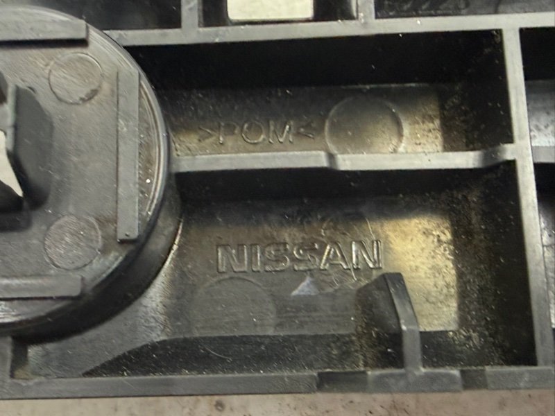 Направляющая бампера передняя левая Rogue 2021 T33 2.5