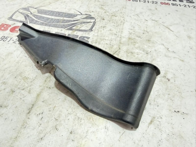 Уголок жабо правый Nissan Rogue T33 2.5