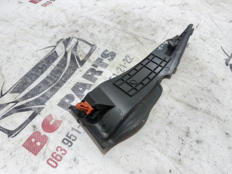 Уголок жабо правый Rogue 2021 T33 2.5