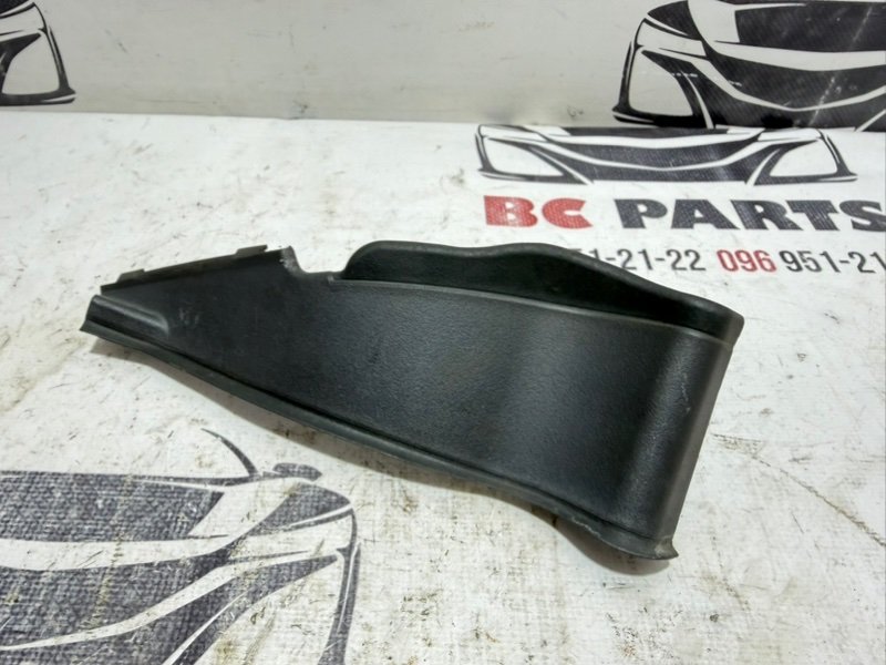 Уголок жабо левый Nissan Rogue T33 2.5