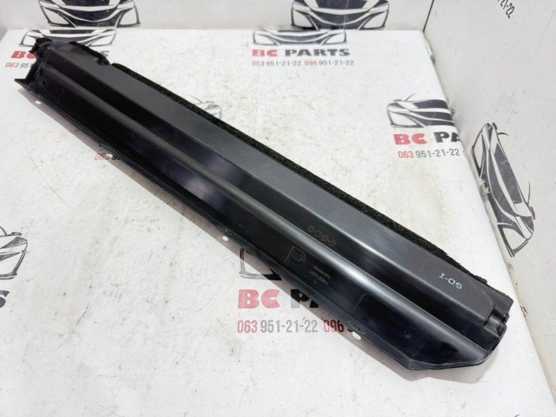 Дефлектор радиатора Rogue 2021 T33 2.5