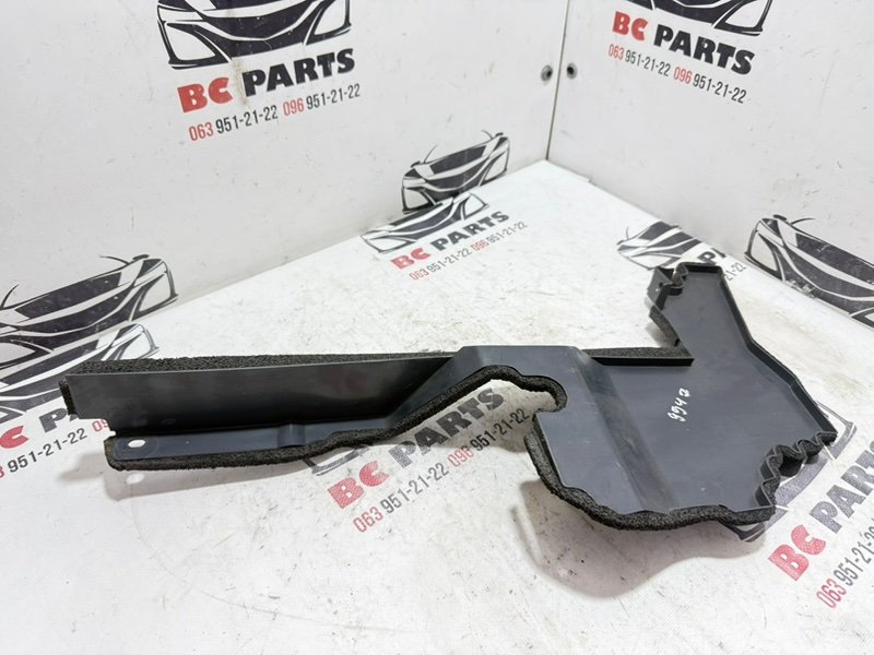 Дефлектор радиатора левый Rogue 2021 T33 2.5 Дефлектор радиатора левый Rogue 2021 T33 2.5