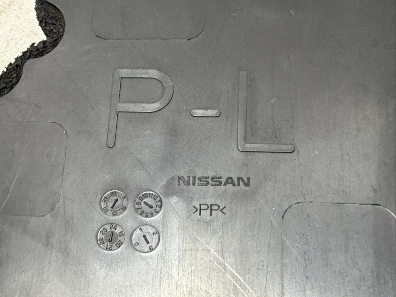 Дефлектор радиатора левый Rogue 2021 T33 2.5 Дефлектор радиатора левый Rogue 2021 T33 2.5